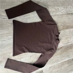 ARITZIA BABATON Women’s Chocolate Mock Neck Long Sleeve
